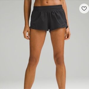 Lululemon Hotty Hot Shorts - low rise - 2.5” - size 6